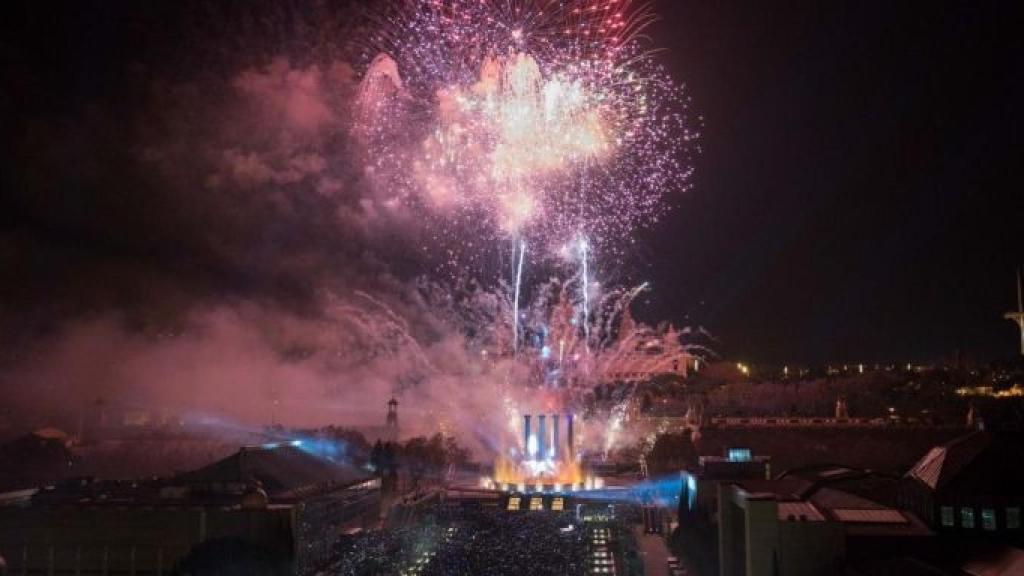 Pirotecnia en la Fiesta de Fin de Año de Barcelona