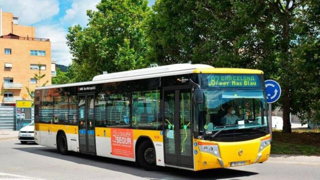 Un bus interurbà circula al Baix Llobregat / CG