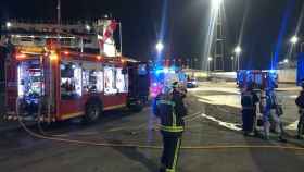 Alarma en el Puerto de Barcelona por una fuga de líquido corrosivo / BOMBERS BCN