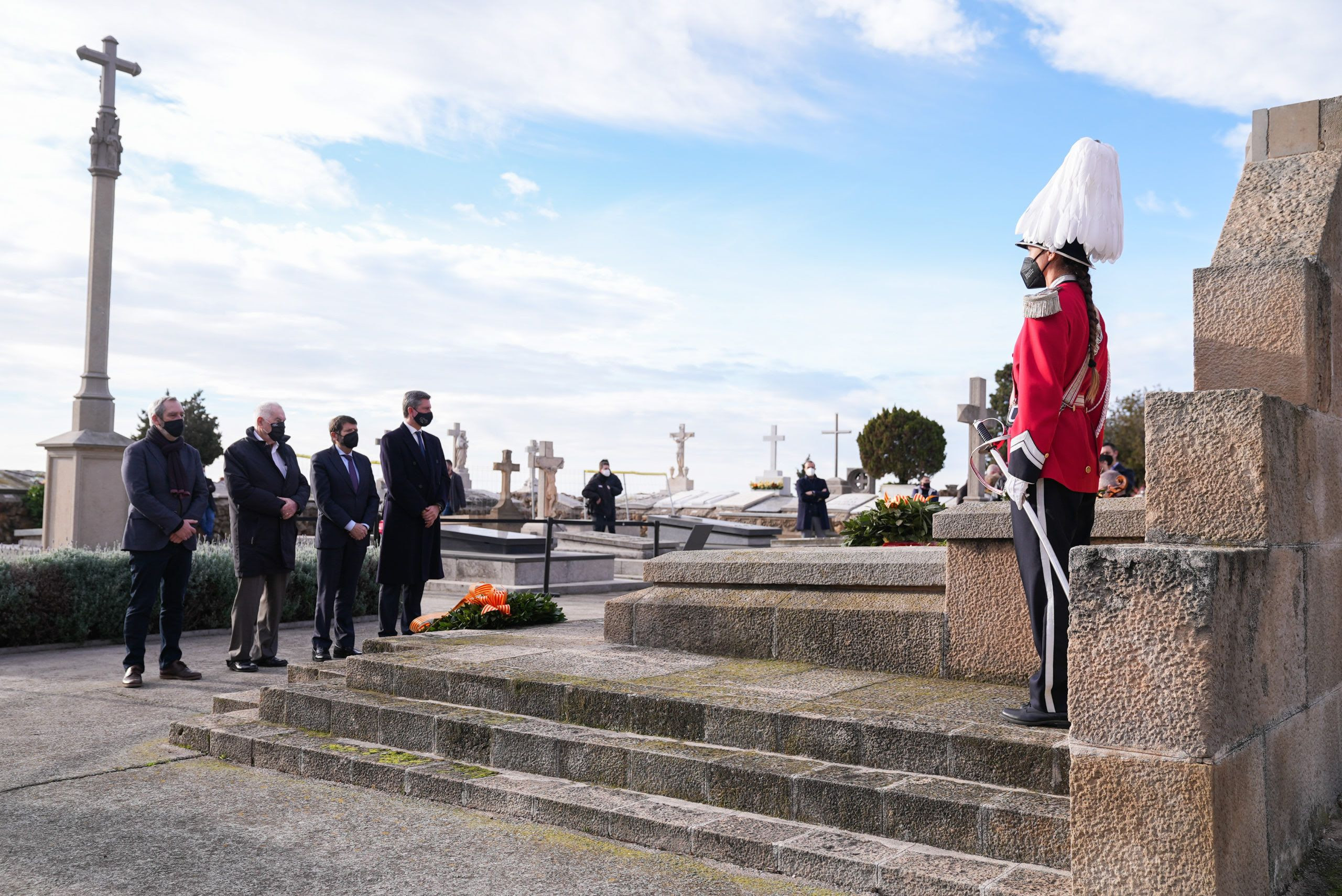 Ofrenda del Ayuntamiento de Barcelona en la tumba de Francesc Macià