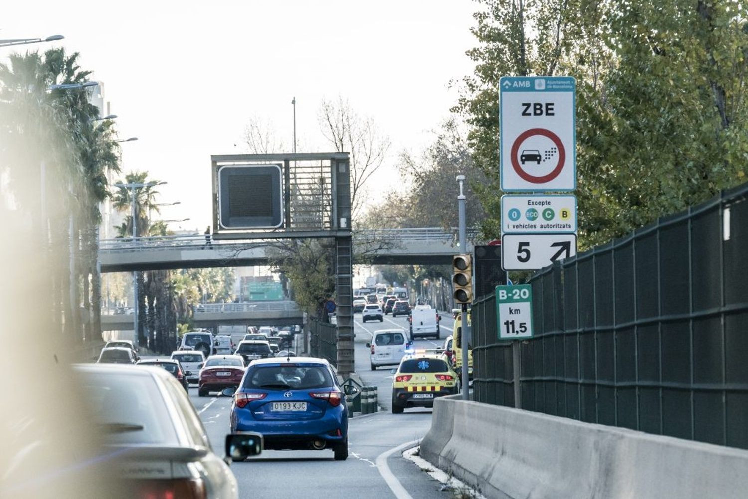 Indicador de la Zona de Bajas Emisiones en Barcelona / AJ BCN