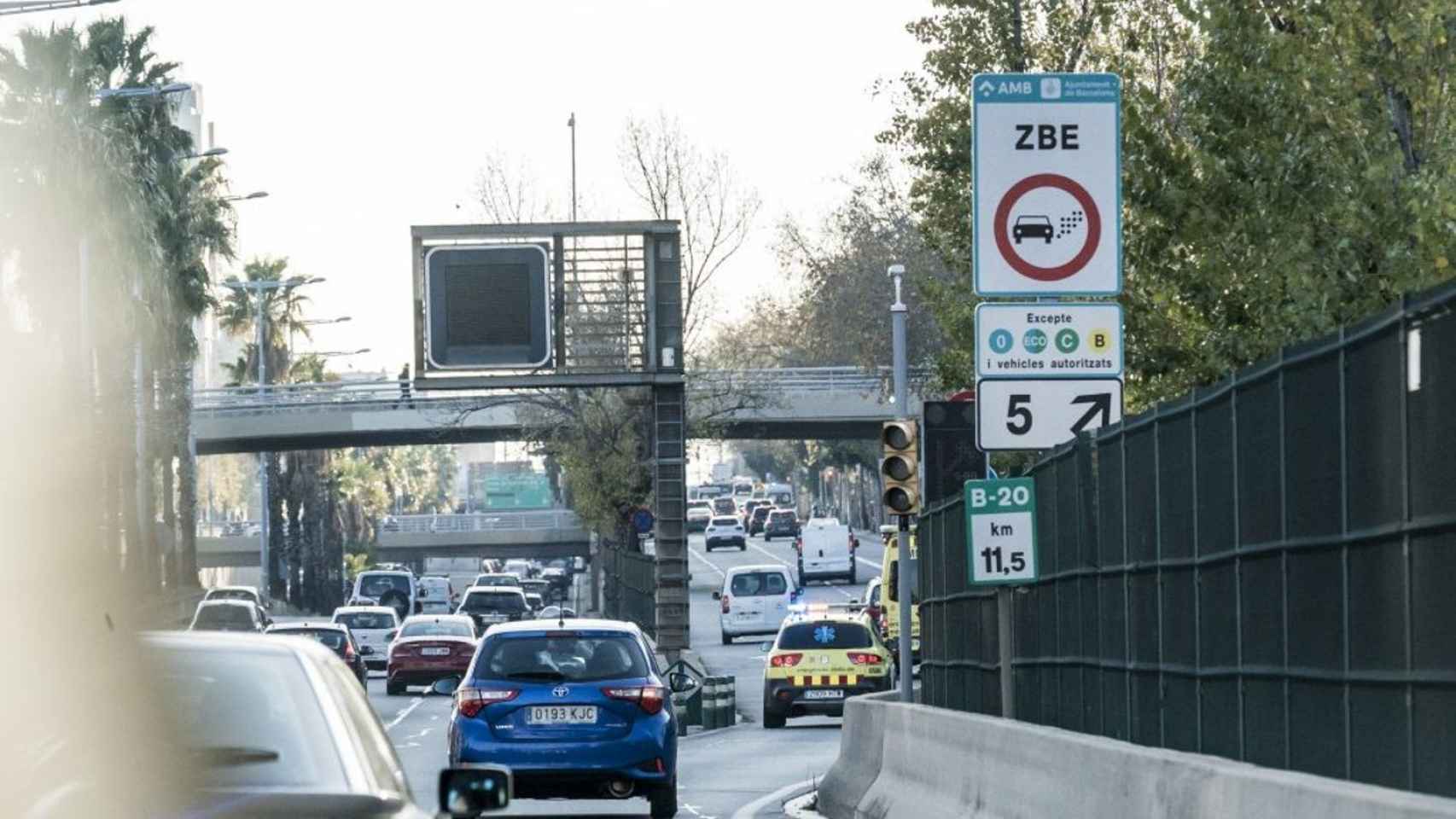 Indicador de la Zona de Bajas Emisiones en Barcelona / AJ BCN