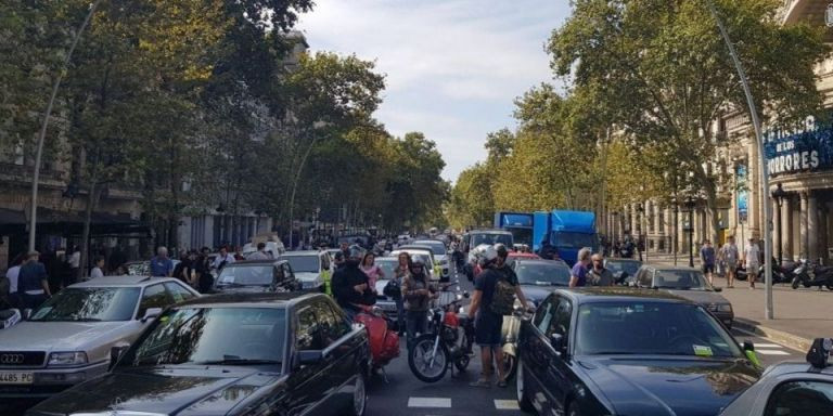 Movilización en Gran Via de les Corts Catalanes contra la ZBE / PARC