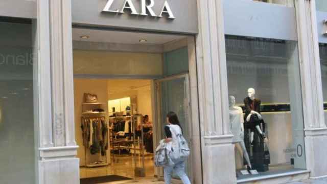 La fachada de la nueva tienda de Zara, la más grande del mundo, inaugurada en abril en Madrid / EFE