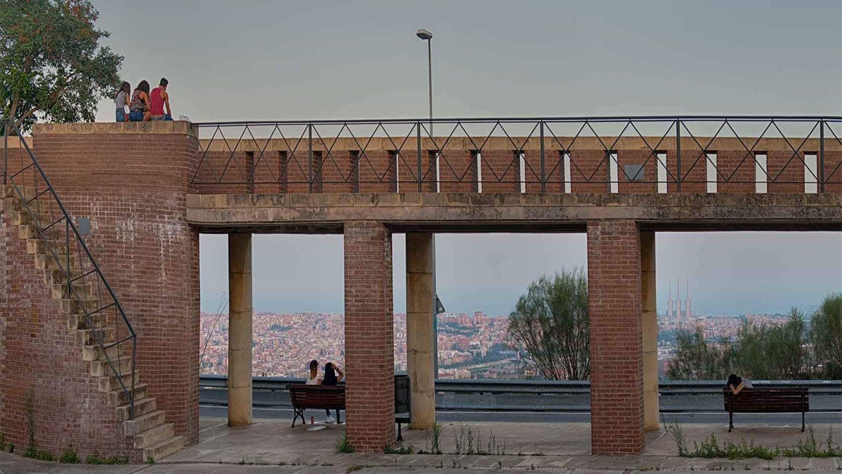 Mirador de Torre Baró de Barcelona / MA