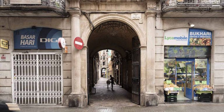 Pasaje de Bernardí Martorell en el barrio del Raval / INMA SANTOS