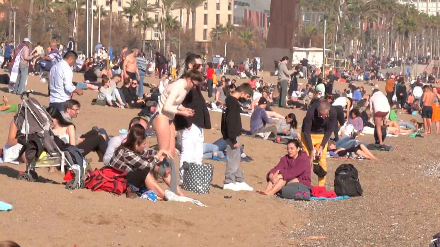 Playa de Barcelona el 1 de enero de 2022 / BETEVÉ