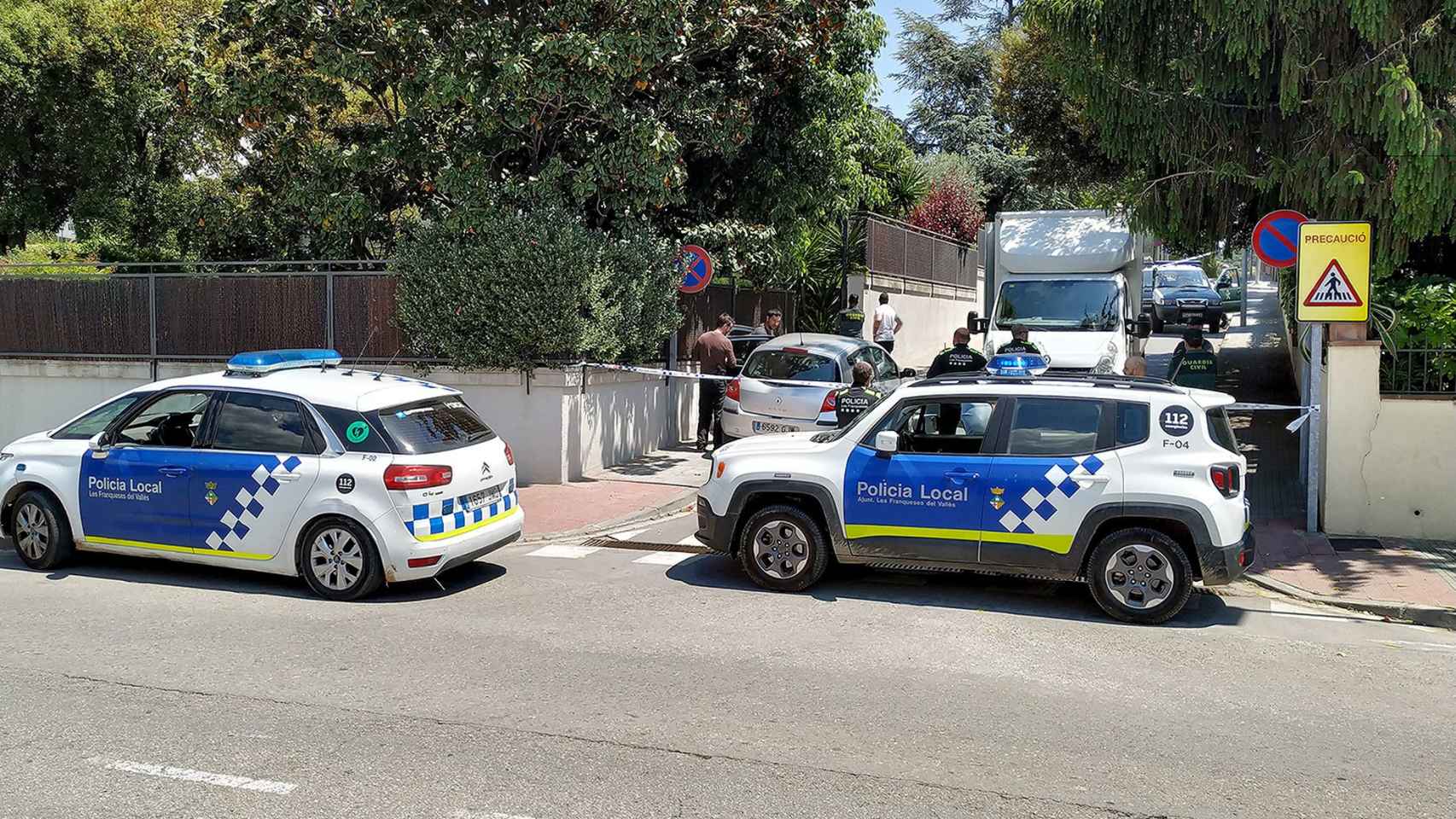 Vehículos de la policía local de Lliçà d'Amunt, en Barcelona