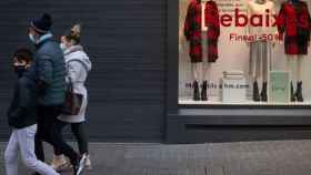 Campaña de rebajas en un comercio de Barcelona / EFE