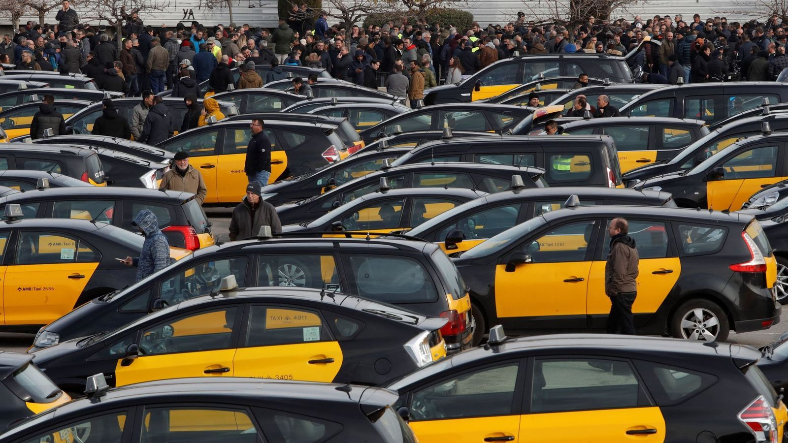 Los taxis de Barcelona durante una jornada de huelga en la ciudad / EFE