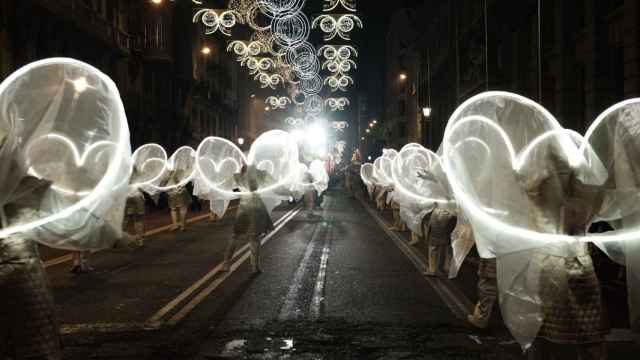 Desfile de la mágica cabalgata de los Reyes Magos en Barcelona en una edición anterior / PABLO MIRANZO