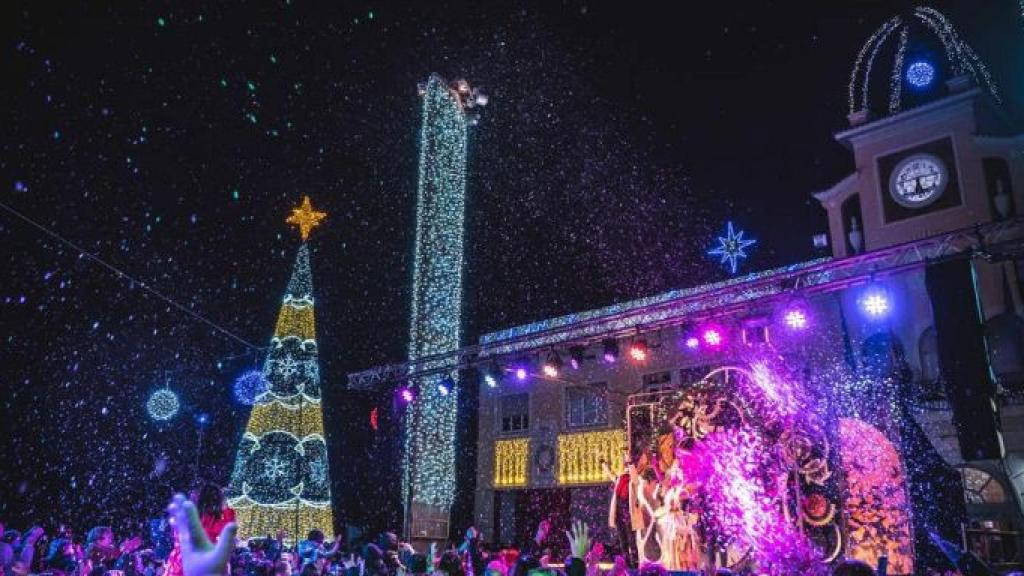 Encendida de luces de las fiestas navideñas en Santa Coloma / AJUNTAMENT SANTA COLOMA