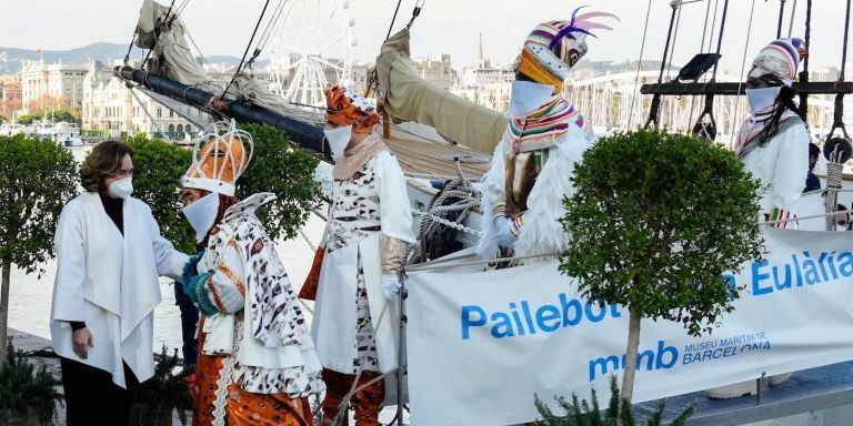 Ada Colau dando la bienvenida a los Reyes Magos en Barcelona / EFE