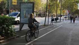 Ciclista en el actual carril bici de Gran Via / RP