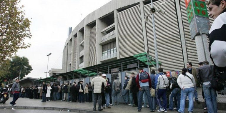 Aficionados del Barça en los aledaños del Camp Nou / FC BARCELONA