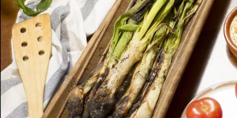 Teja de calçots antes de ir a la brasa en la masía Can Cortès / INSTAGRAM