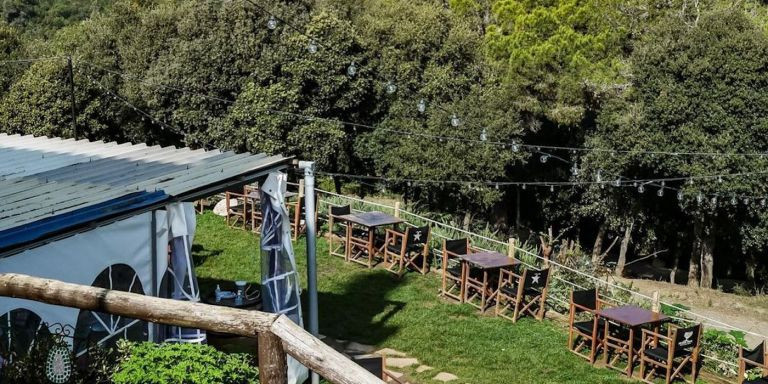 Terraza del Mirador de Can Cases, uno de los mejores lugares para hacer una calçotada / INSTAGRAM