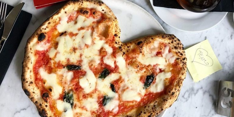 Pizza con forma de corazón de l'Antica Pizzeria da Michele / INSTAGRAM