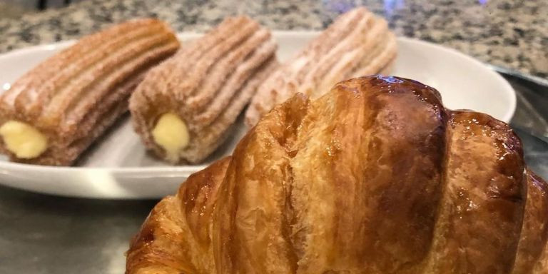 Croissant y chuchos rellenos de la churrería L'Àvia de Sants / INSTAGRAM