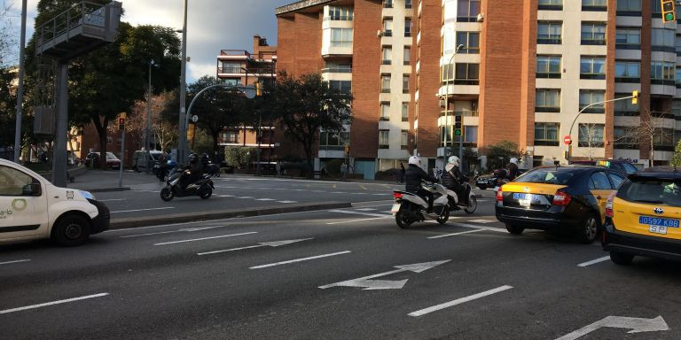 Confluencia de la Ronda del General Mitre con la vía Augusta / METRÓPOLI - RP