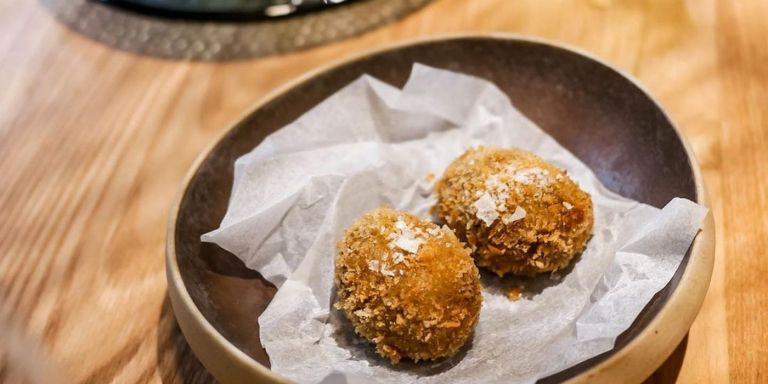 Croquetas de porccini, idiazabal y trufa del restaurante FiSer / INSTAGRAM