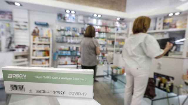 Venta de test de antígenos en una farmacia / EUROPA PRESS