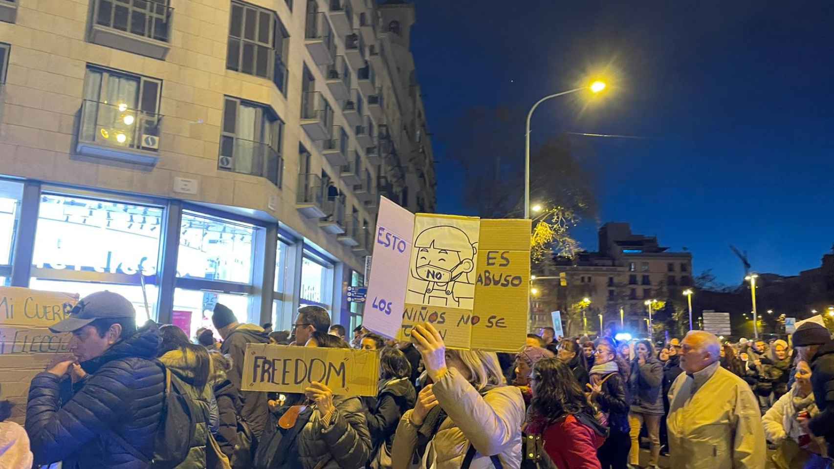 Manifestación negacionista contra las vacunas en una imagen de archivo / VERÓNICA MUR