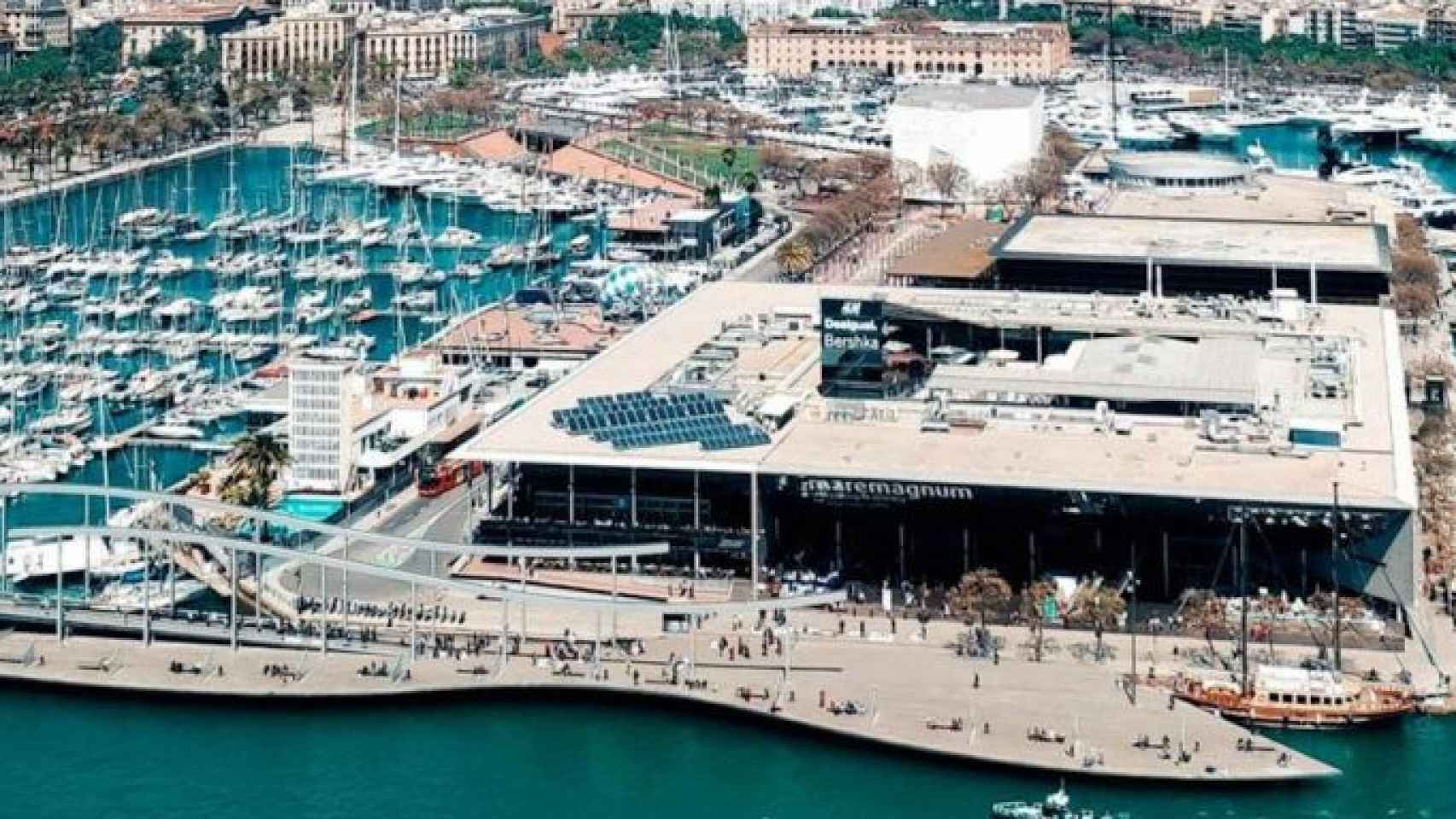 Imagen aérea del centro comercial Maremágnum de Barcelona