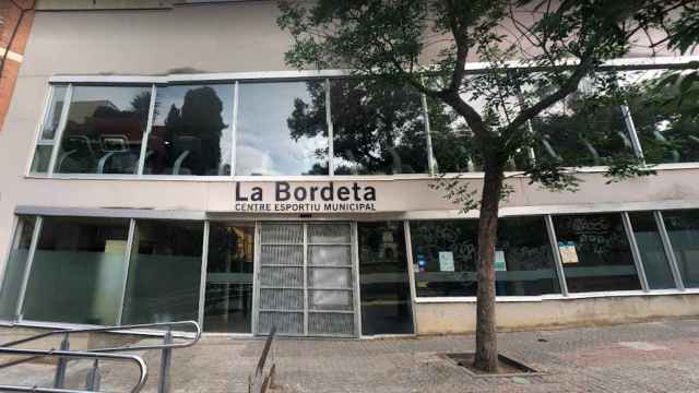 Fachada del centro deportivo municipal La Bordeta, donde se subirán los precios / GOOGLE MAPS