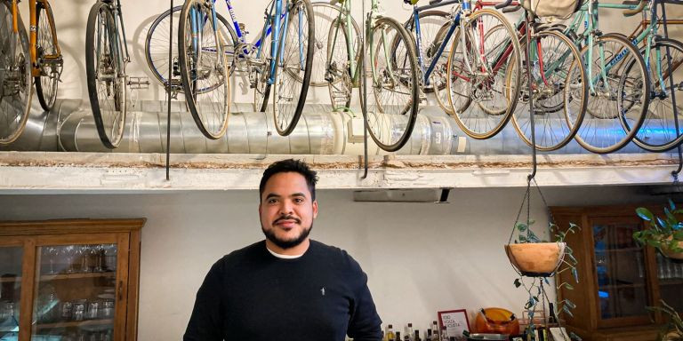 Dilmer Alvarado, primer asalariado de Glovo / METRÓPOLI