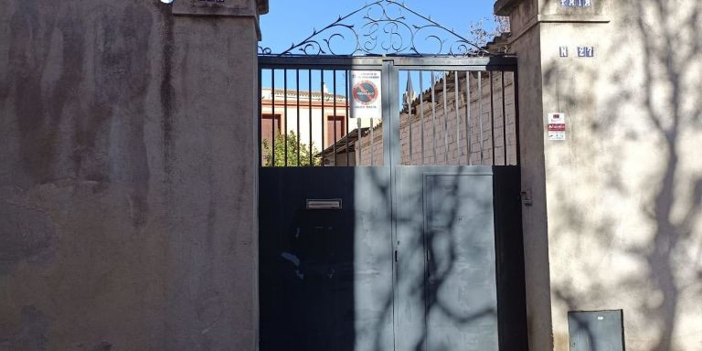 Puerta de entrada a la Masia de Can Pata de Santa Coloma / CEDIDA