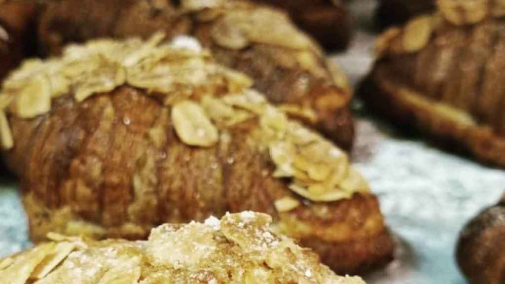 Croissants de almendra de la pastelería Sant Croi