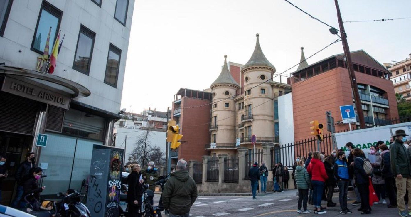 Hotel Aristòtil, donde se ha ubicado el albergue para toxicómanos del Baix Guinardó / METRÓPOLI