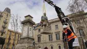 Así retiró el Ayuntamiento la estatua de Antonio López en 2018 / AYUNTAMIENTO DE BARCELONA