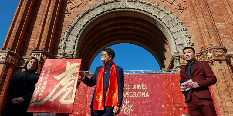 Imágenes de la celebración del Año Nuevo Chino en el Arc de Triomf de Barcelona / EFE