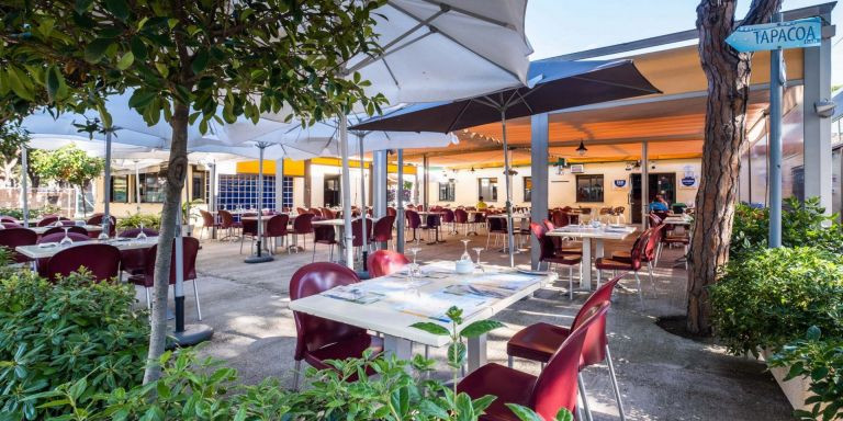 Europa Barbacoa Restaurant está justo la lado del mar en Gavà / EUROPA BARBACOA