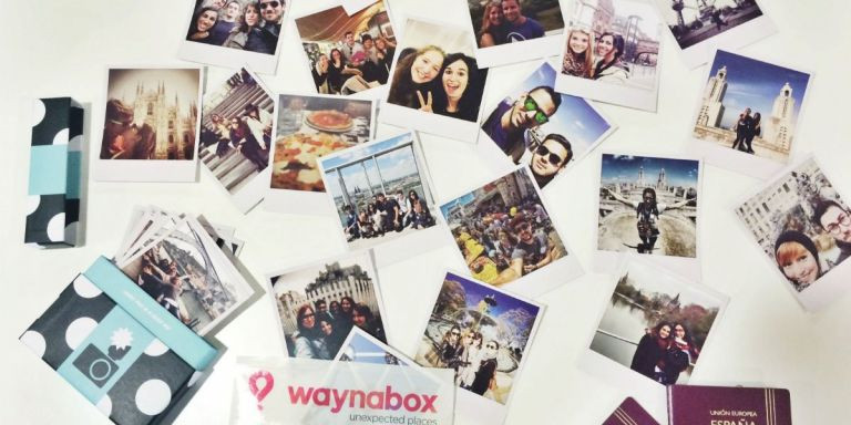 Un mural de fotografías representa el concepto de la startup Waynabox / WAYNABOX