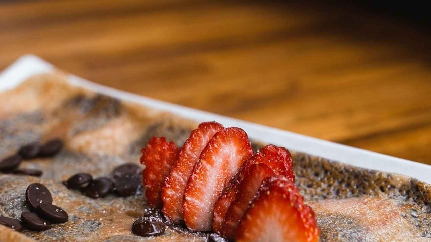 Crepe de chocolate y fresas elaborada en una de las mejores creperías de Barcelona / INSTAGRAM