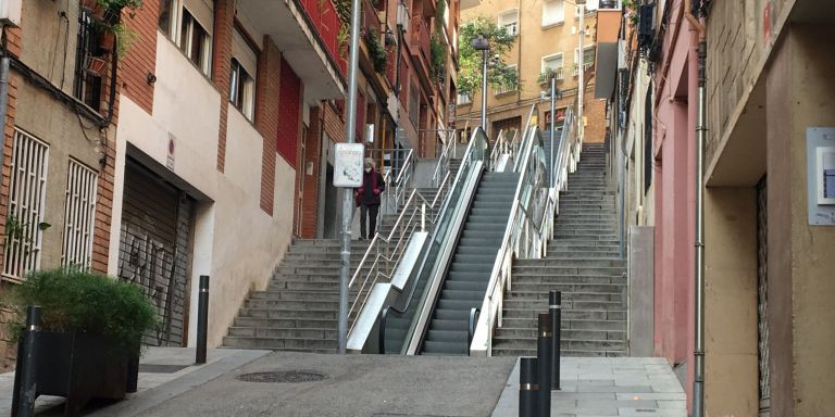 Escaleras automáticas en la calle dels Agudells / METRÓPOLI - RP