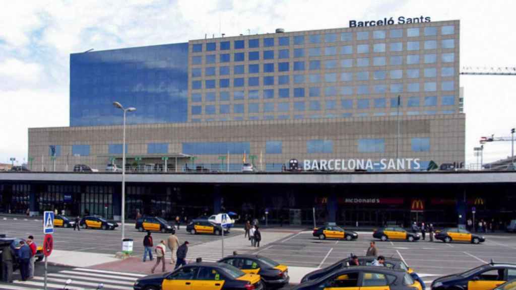 Taxis frente a la estación de Sants de Barcelona / WIKIMEDIA COMMONS
