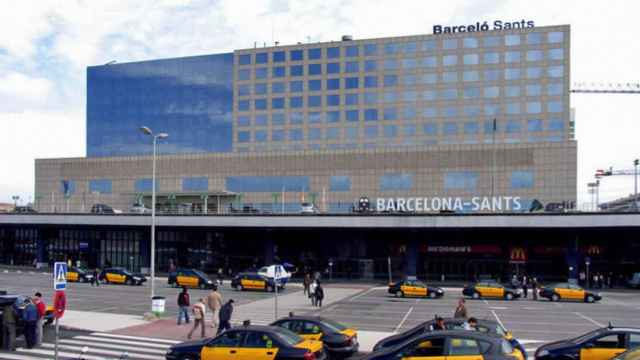 Taxis frente a la estación de Sants de Barcelona / WIKIMEDIA COMMONS