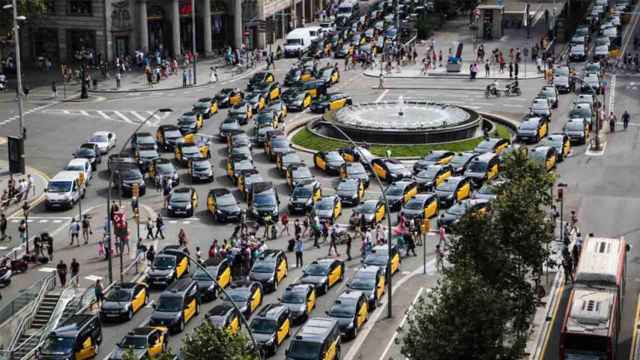 Taxis movilizados en el centro de Barcelona / ARCHIVO