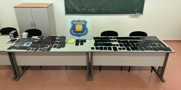 Dispositivos hallados por los Mossos en la vivienda del Raval / MOSSOS