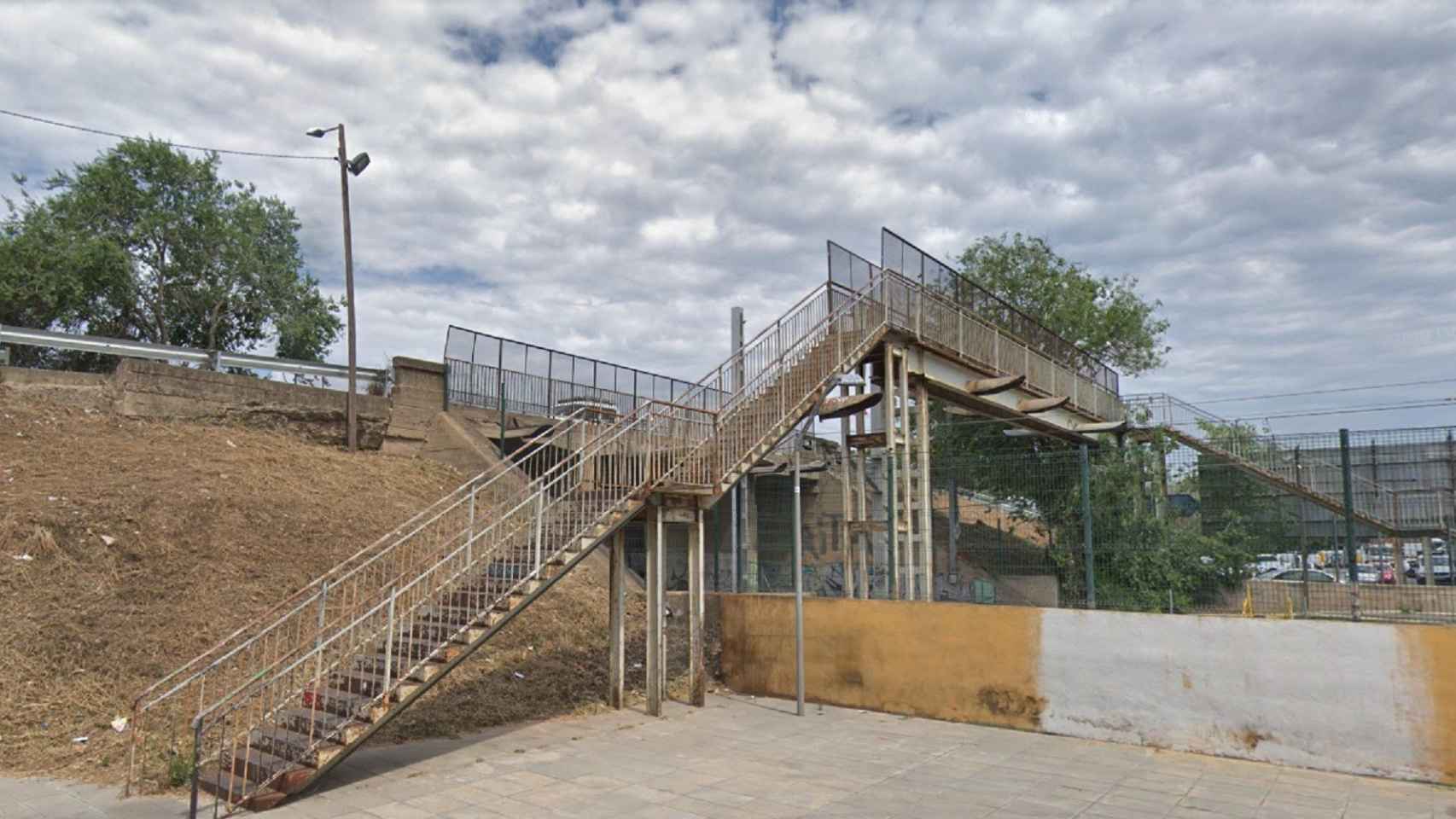 Puente de la calle Santander ubicado en el distrito de Sant Martí de Barcelona