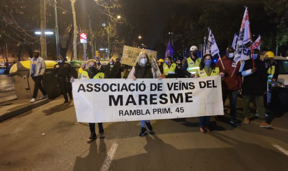 Manifestantes sostienen una pancarta en el Besòs i el Maresme / CEDIDA