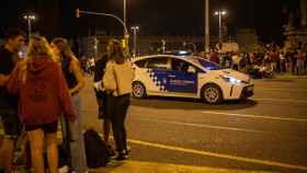 Un coche de la Guardia Urbana, uno de los cuerpos policiales que persigue los robos en Barcelona / EUROPA PRESS