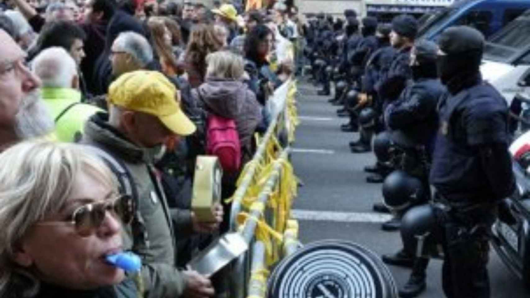 Cordón policial enfrente del Palau de la Música el 25 de febrero de 2018 / TWITTER