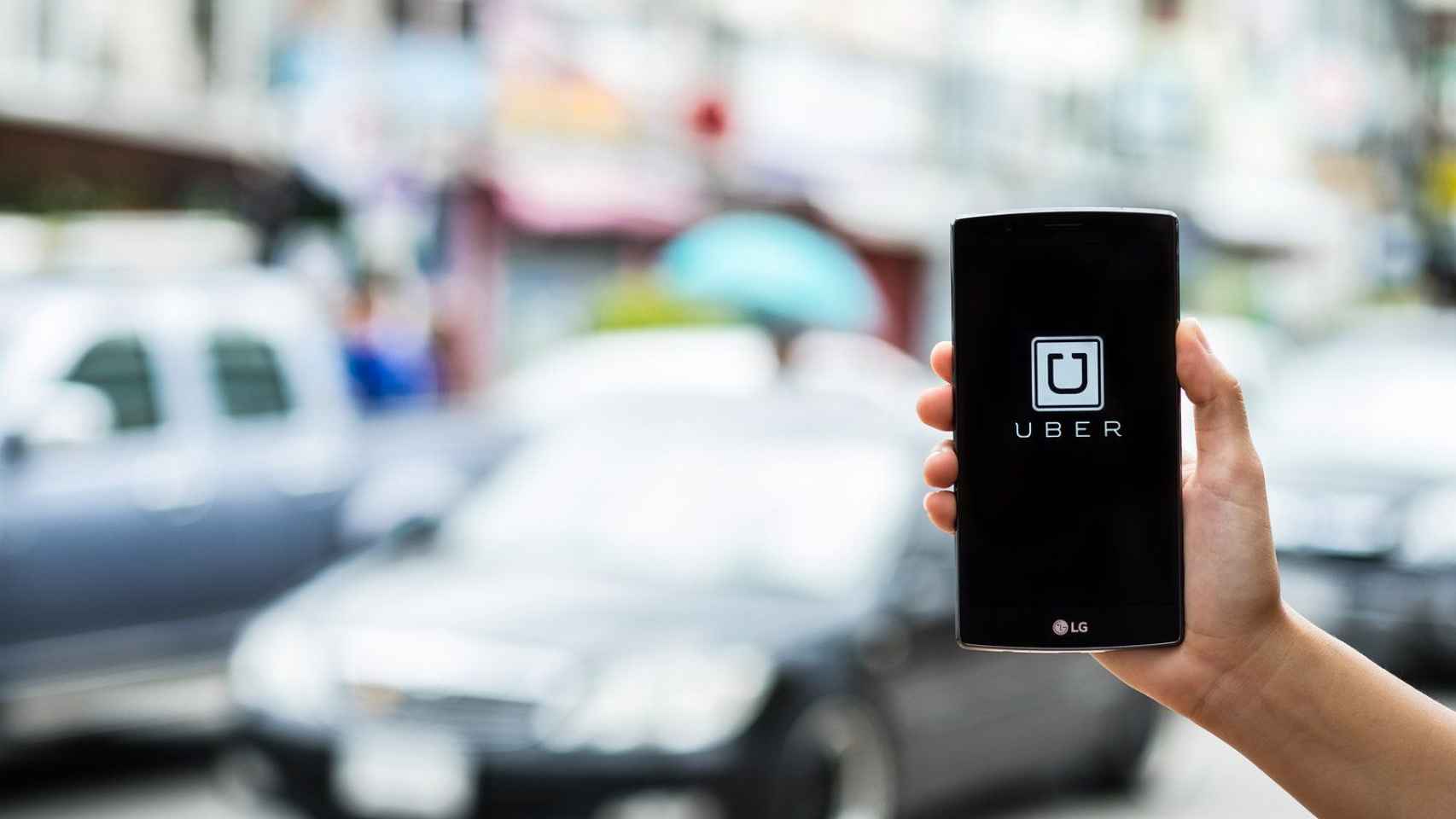 Un usuario de Uber con la plataforma abierta