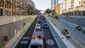 Vehículos circulando por el túnel de Glòries / EFE