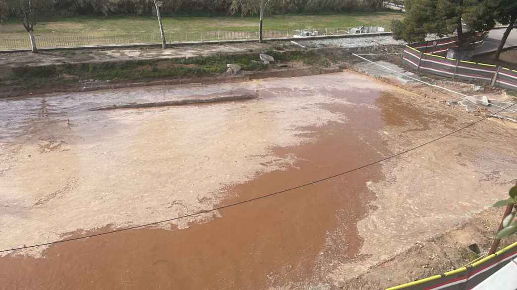 Una espectacular fuga de agua inunda la Rambleta de Sant Adrià / CEDIDA